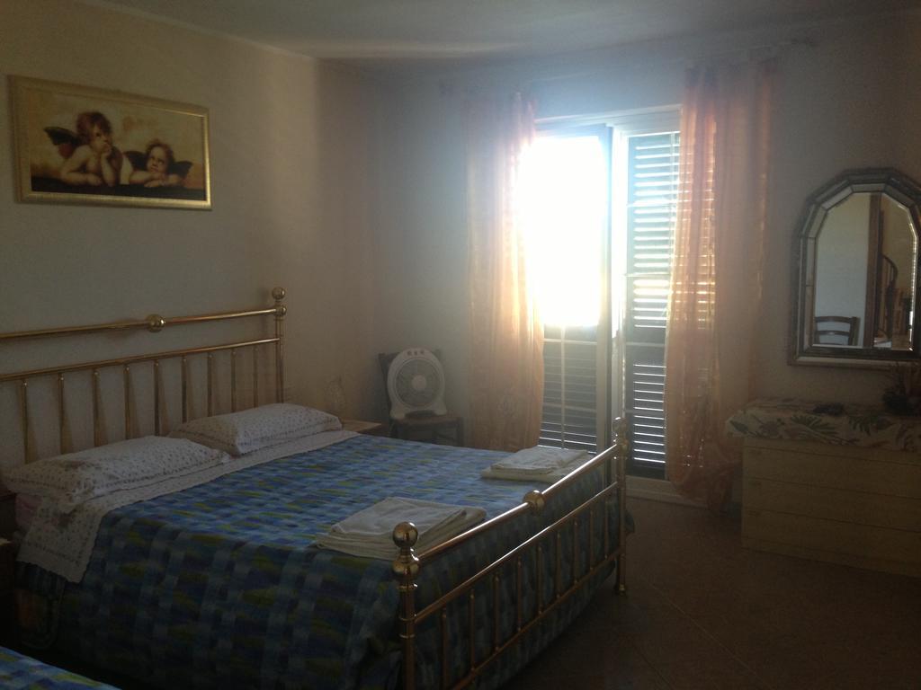 Villa Naclerio Сарцана Номер фото